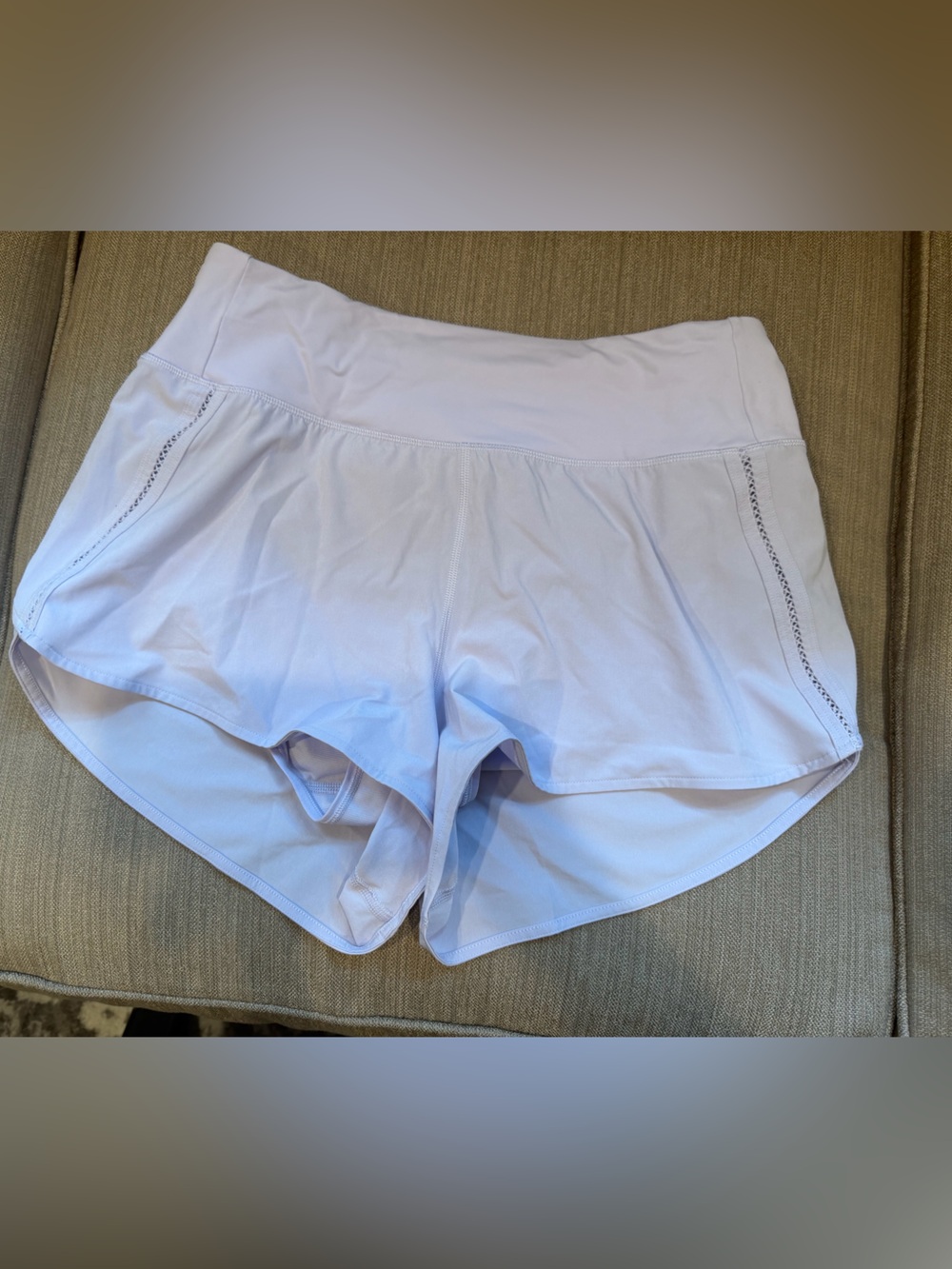 Lululemon Speed Up High-Rise Mesh Vent Short 2.5" *Lace Trim - Picture 3 of 7